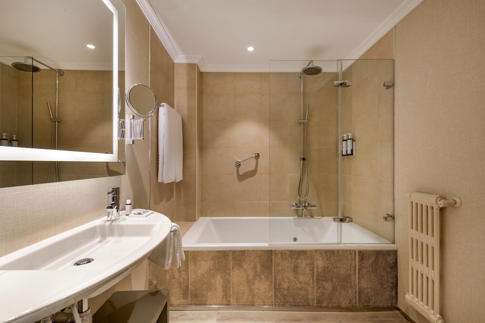 Plus, Standard, King Bed، AC Hotel Carlton Madrid by Marriott 9/11