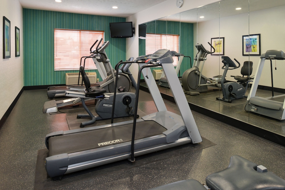 Holiday Inn Express Hotel And Suites Omaha West 34/46