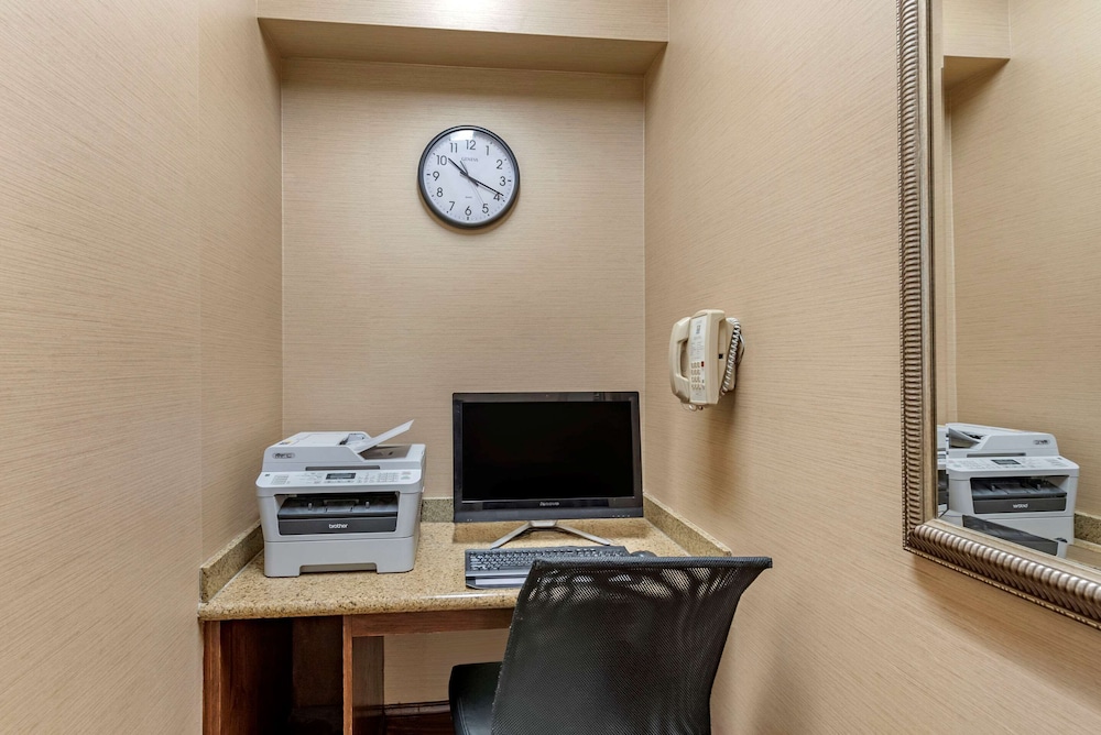 Comfort Inn & Suites Virginia Beach - Norfolk Airport 18/28
