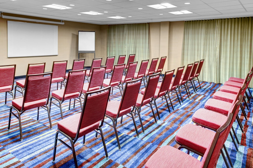 Fairfield Inn And Suites Cape Cod Hyannis 35/38