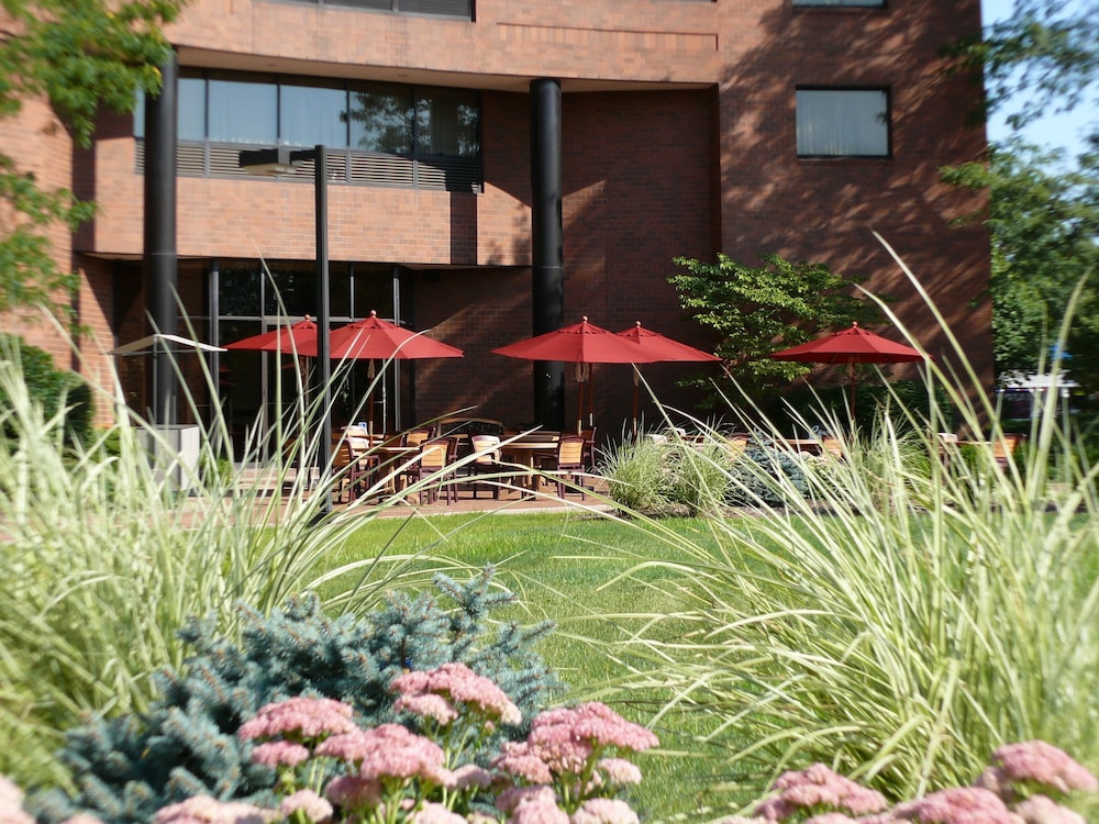 Crowne Plaza Edison 27/51