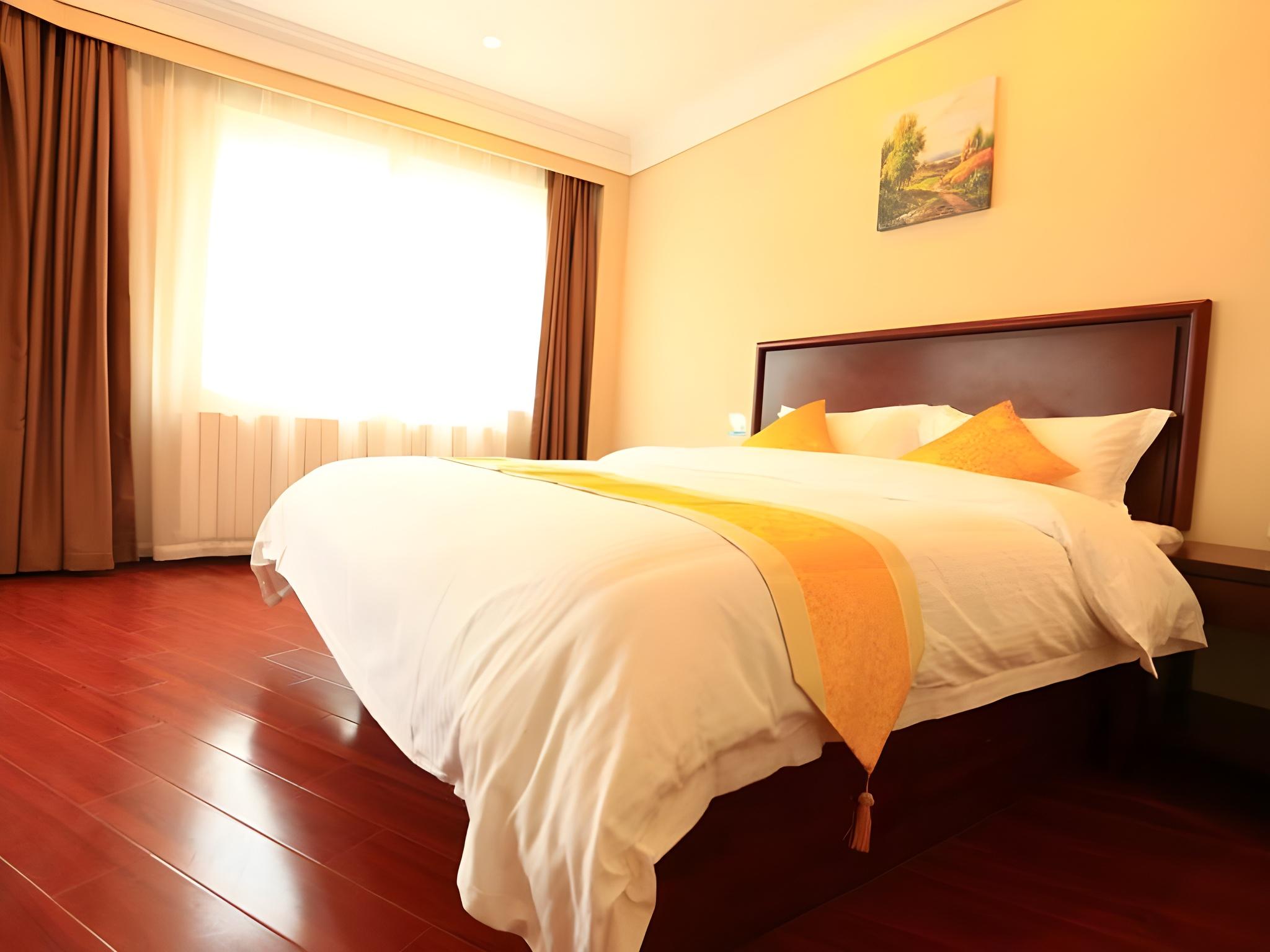 SUPERIOR, QUEEN BED