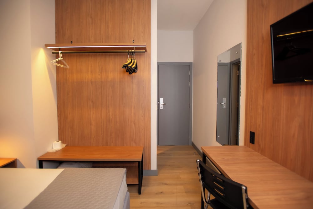 Delcas Hotel 8/68