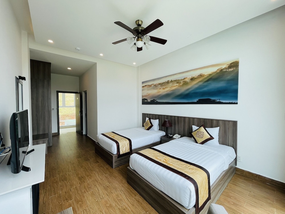 DELUXE, TWIN BEDS