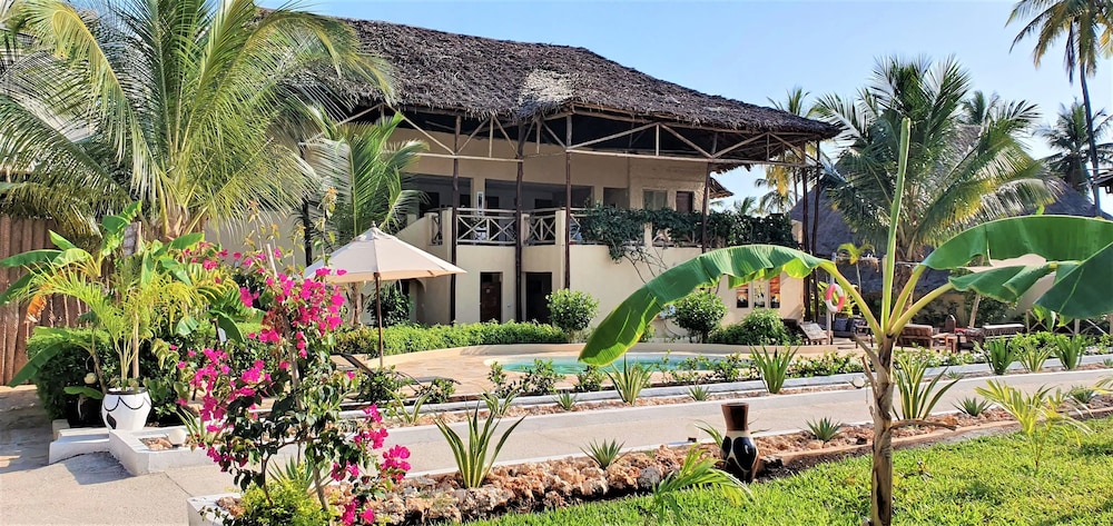 Paradise Beach Resort in MARUMBI