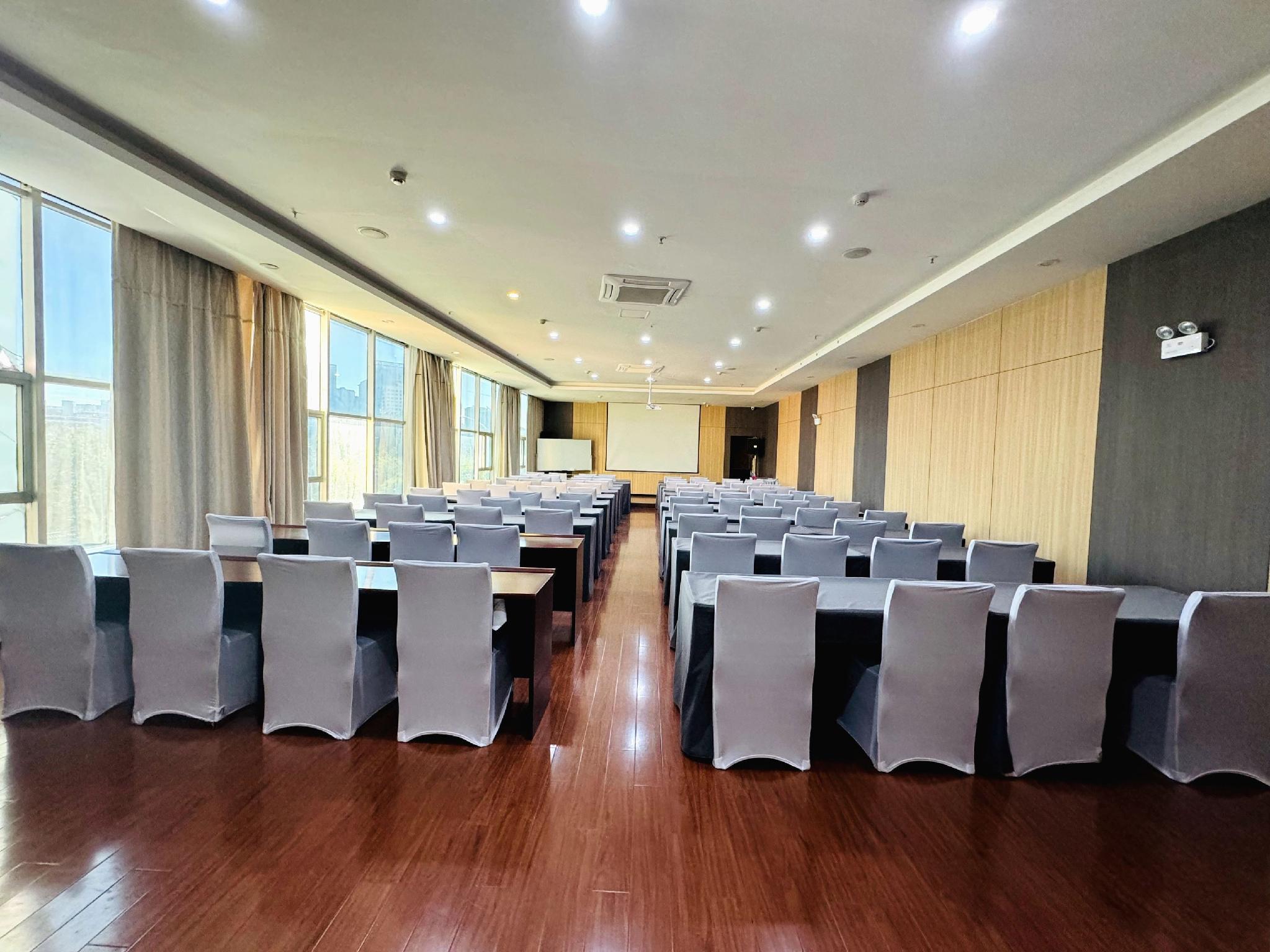 Hanting Hotel Kunming Stadium Metro Station 36/44