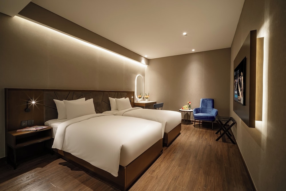 Nhat Ha Lavish Hotel 12/40