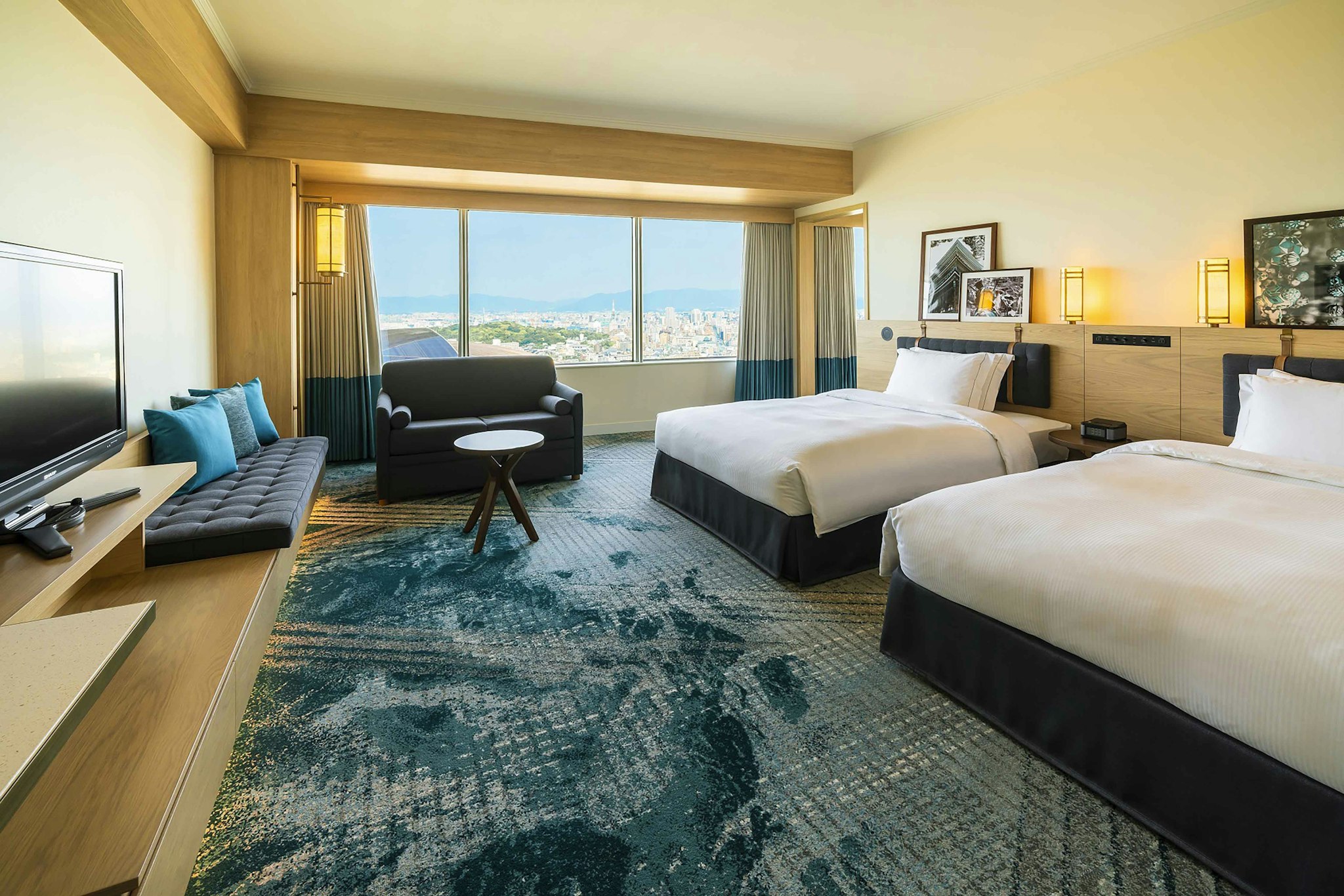 جناح جونيور عائلي، Hilton Fukuoka Sea Hawk 3/5