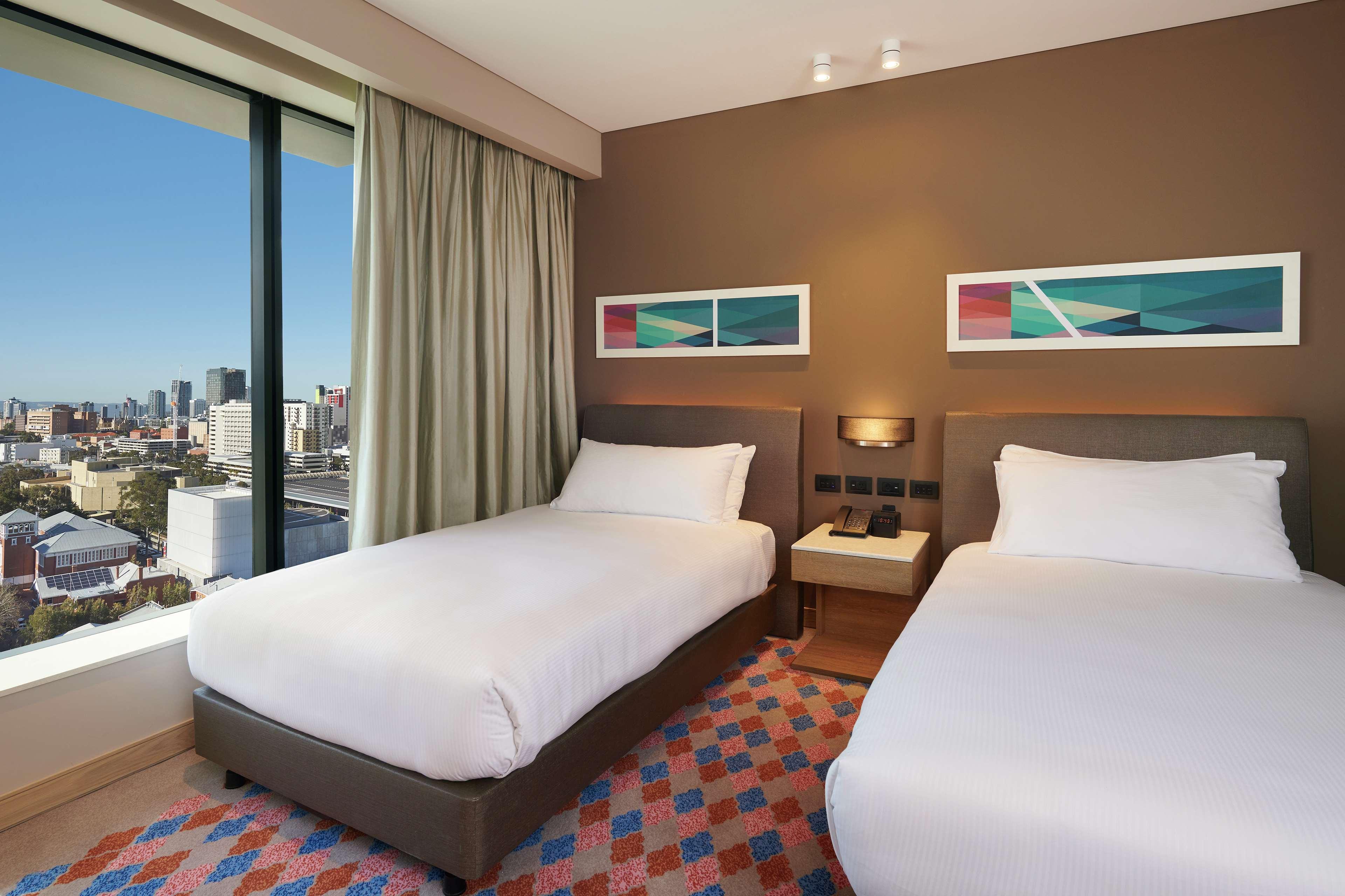DELUXE, TWIN BEDS, PANORAMIC VIEW, HIGH FLOOR
