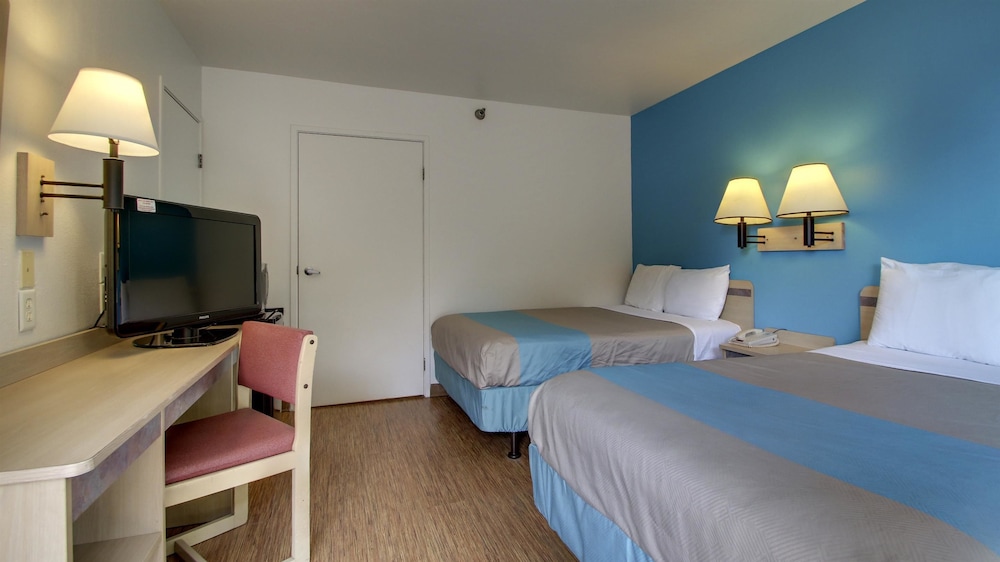 Motel6 Des Moines, IA - North 40/61