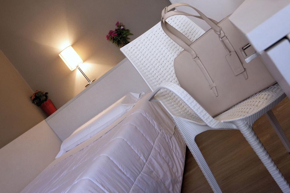 Mennini Hotel 13/34