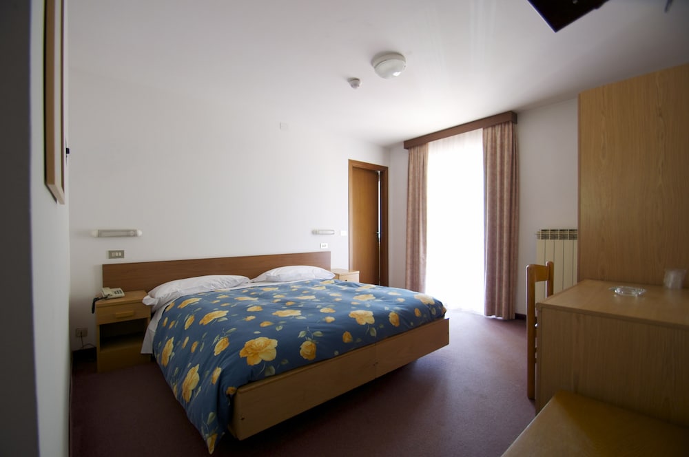 HOTEL SCIATORI 10/31