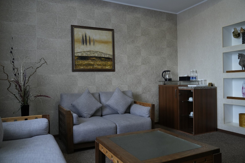 Golden Dragon Hotel 53/75