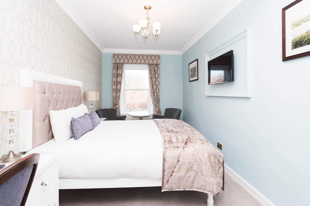 ROOM, DOUBLE BED, SMALL