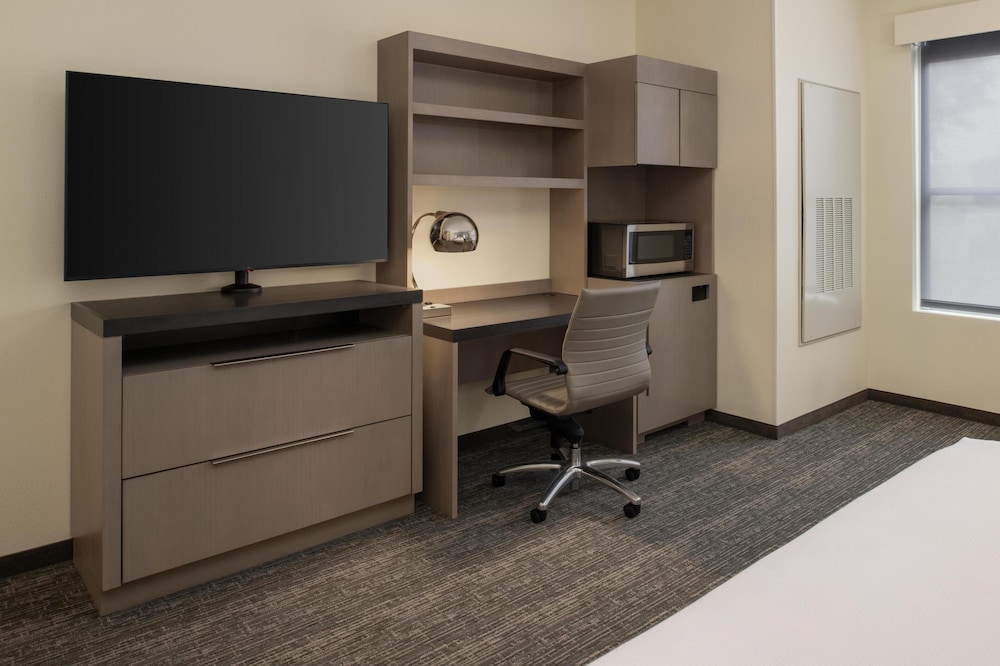 Hyatt House Fresno/Campus Pointe 43/50