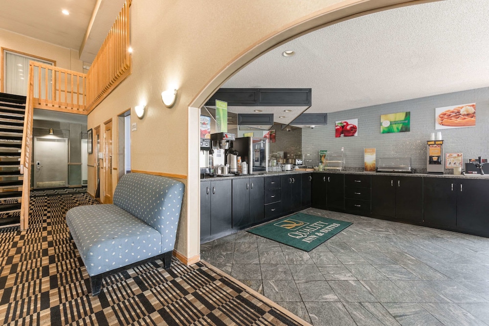 Quality Inn & Suites Portage Central 6/53
