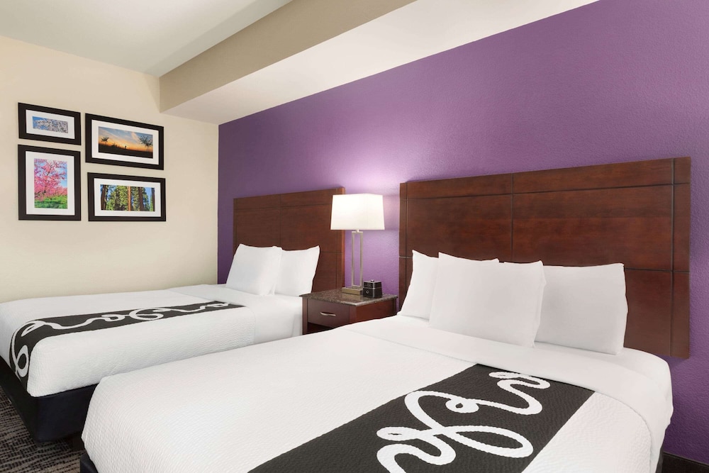 La Quinta Inn & Suites by Wyndham Fresno Northwest 13/44