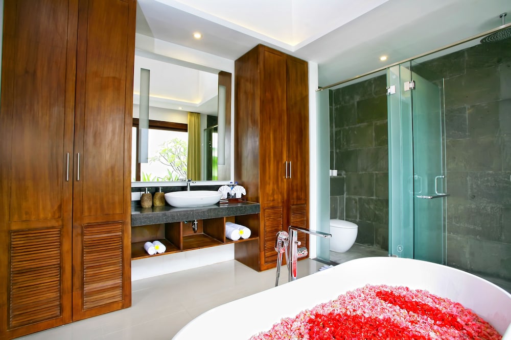 Anari Villas Kuta 32/65