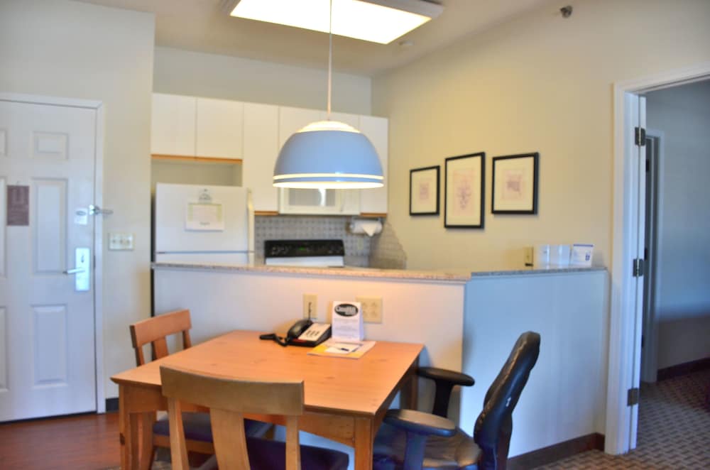Cresthill Suites Syracuse 41/53