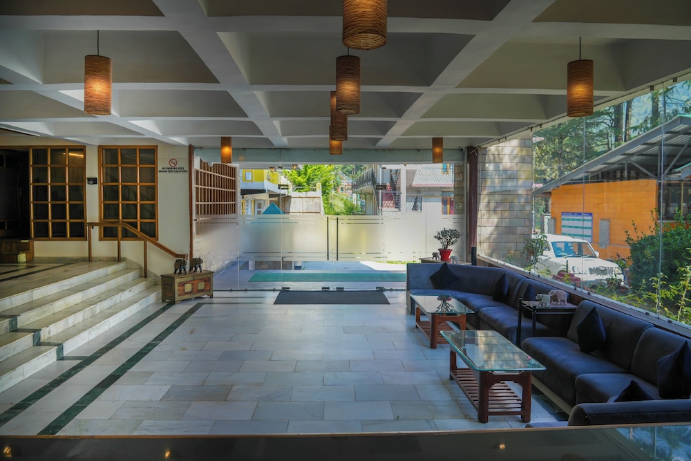 Golden Tulip Manali 78/92