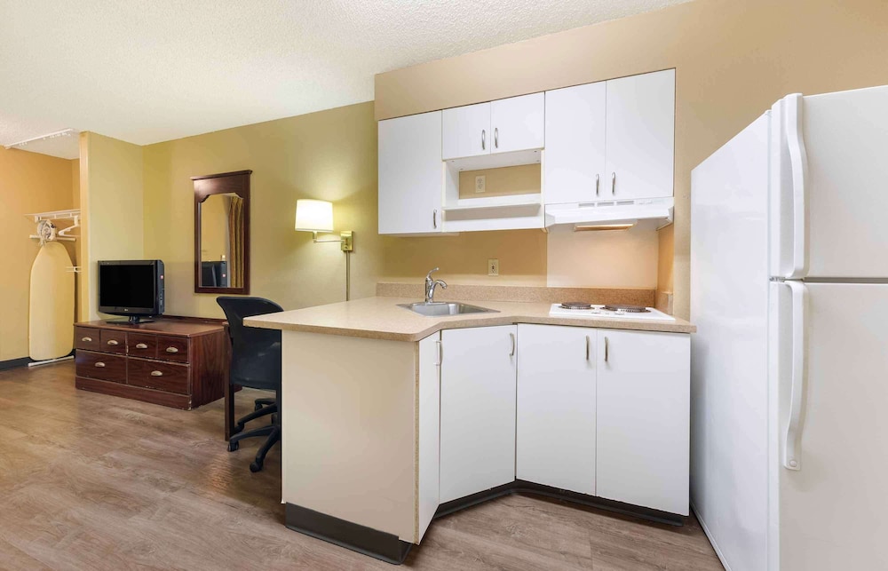Studio 6 Suites Fresno North CA 56/56