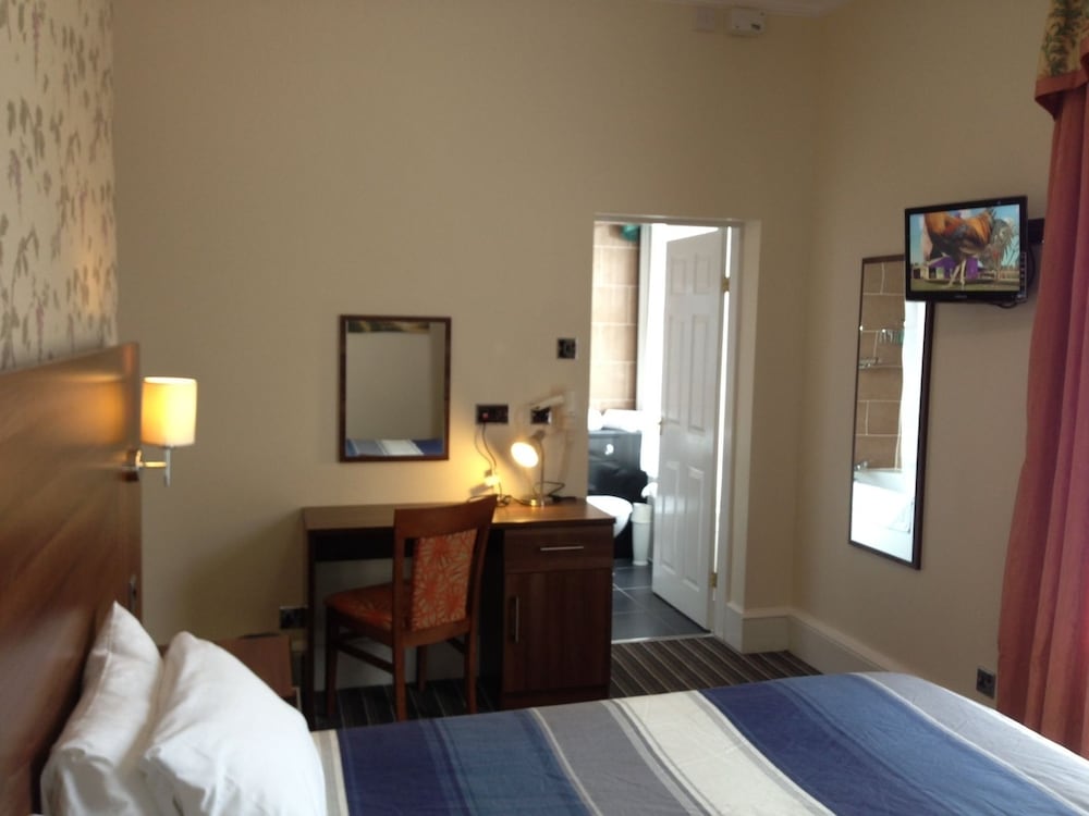Ely House Hotel 18/40