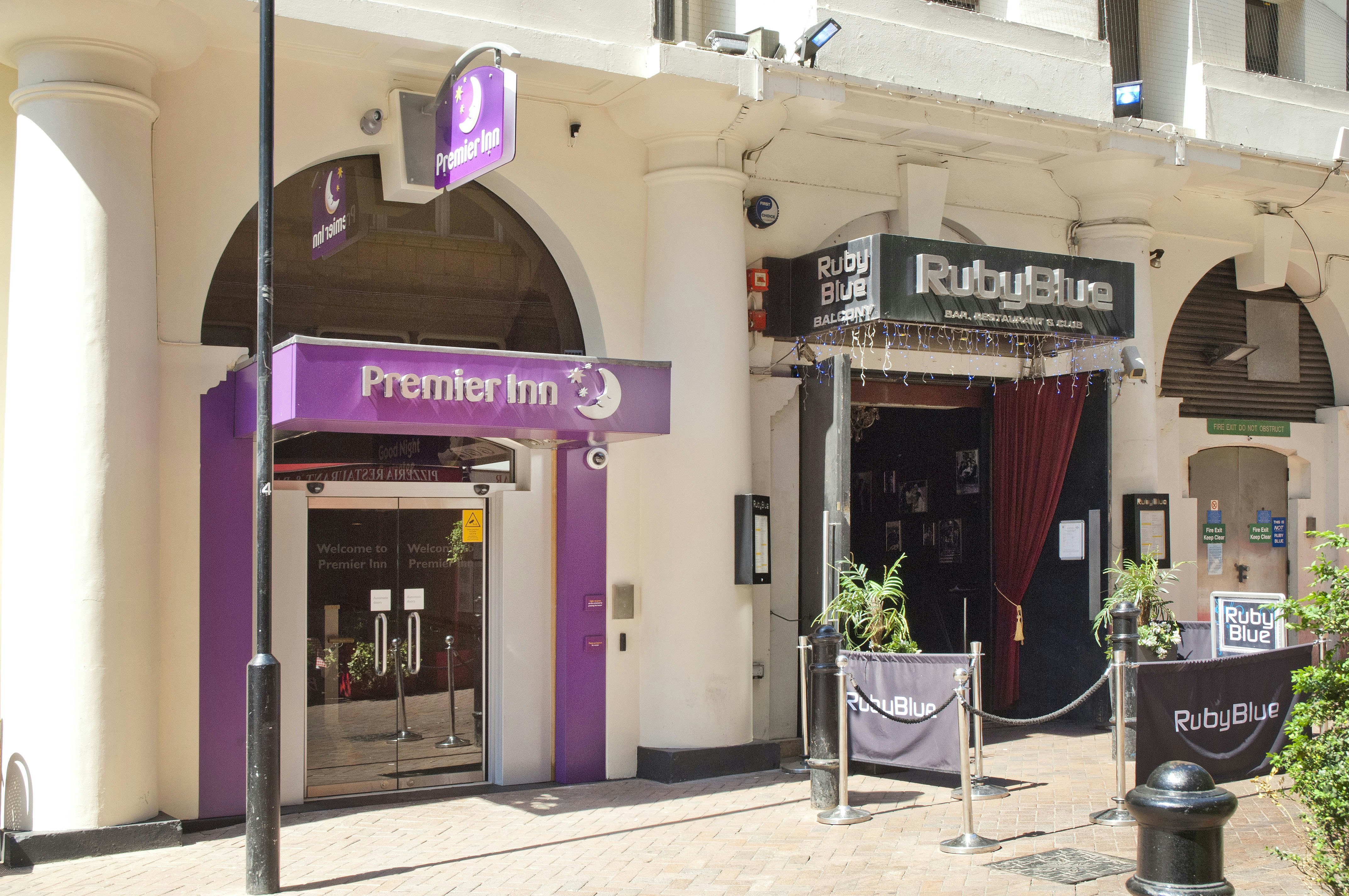 Premier Inn London Leicester Square in LONDON