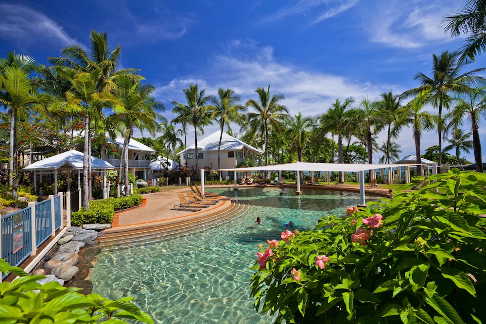 Coral Sands Beachfront Resort 8/59