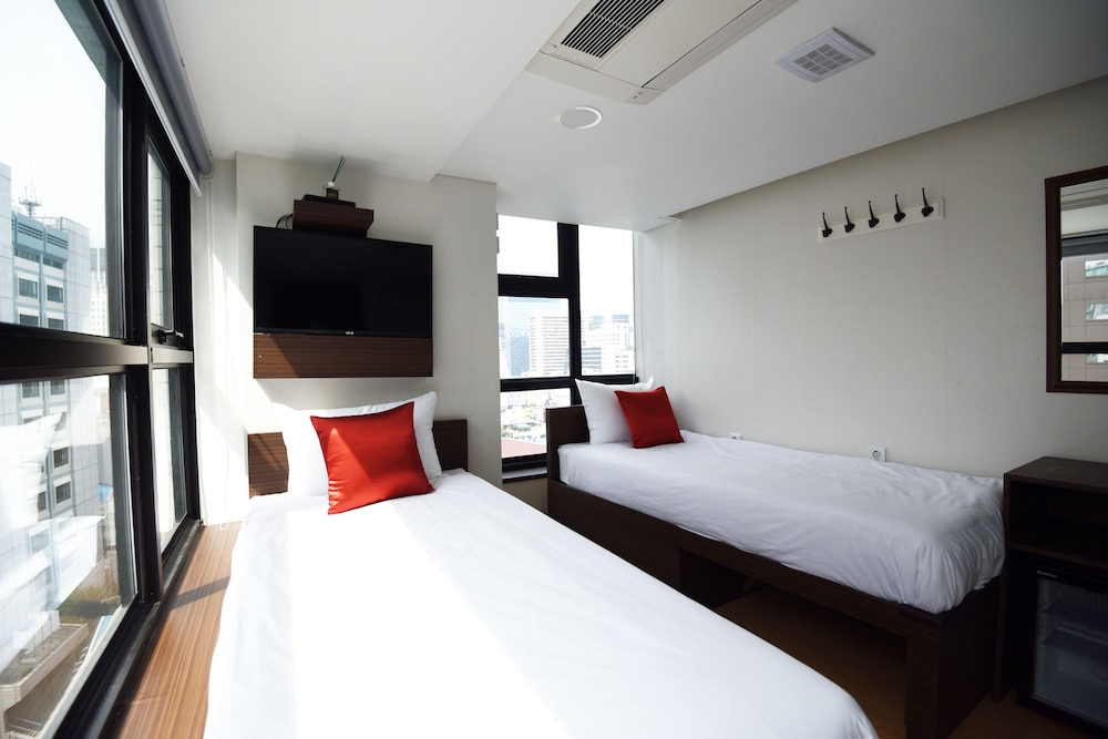 57 Myeongdong Hostel 14/66