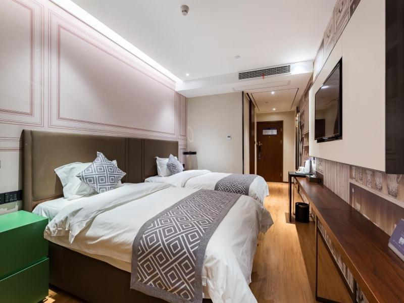 GreenTree Eastern Xuzhou High Speed Railway Station West Exit Station Hotel 38/60