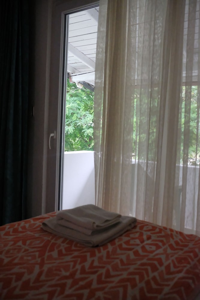 Ceneviz Hotel 8/43
