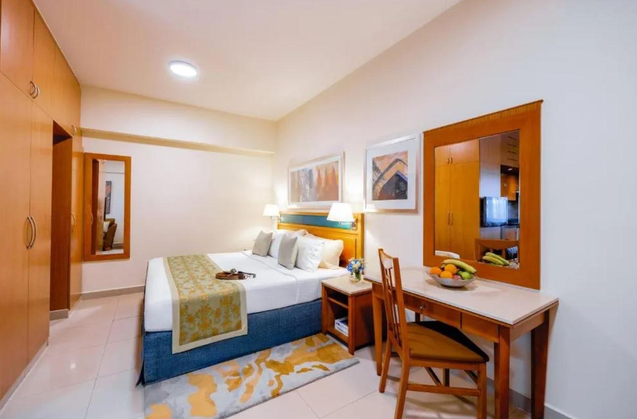 Room, Golden Sands 5