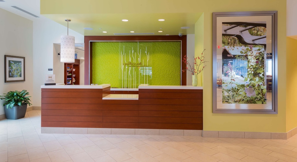 Hilton Garden Inn Alexandria Old Town National Harbor 5/52