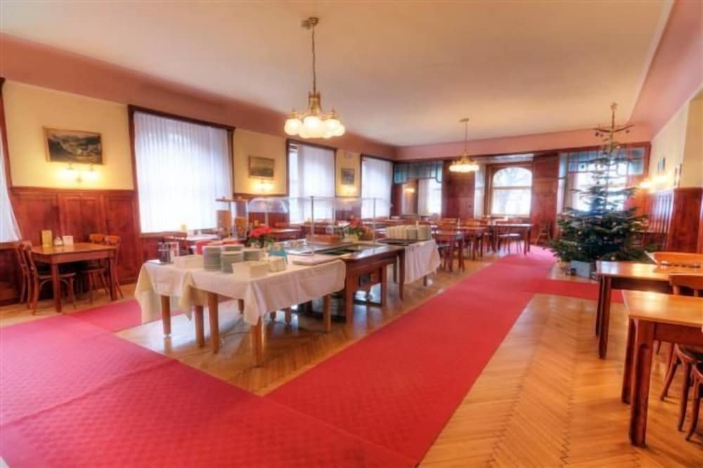 Euro Youth Hotel & Krone 48/66