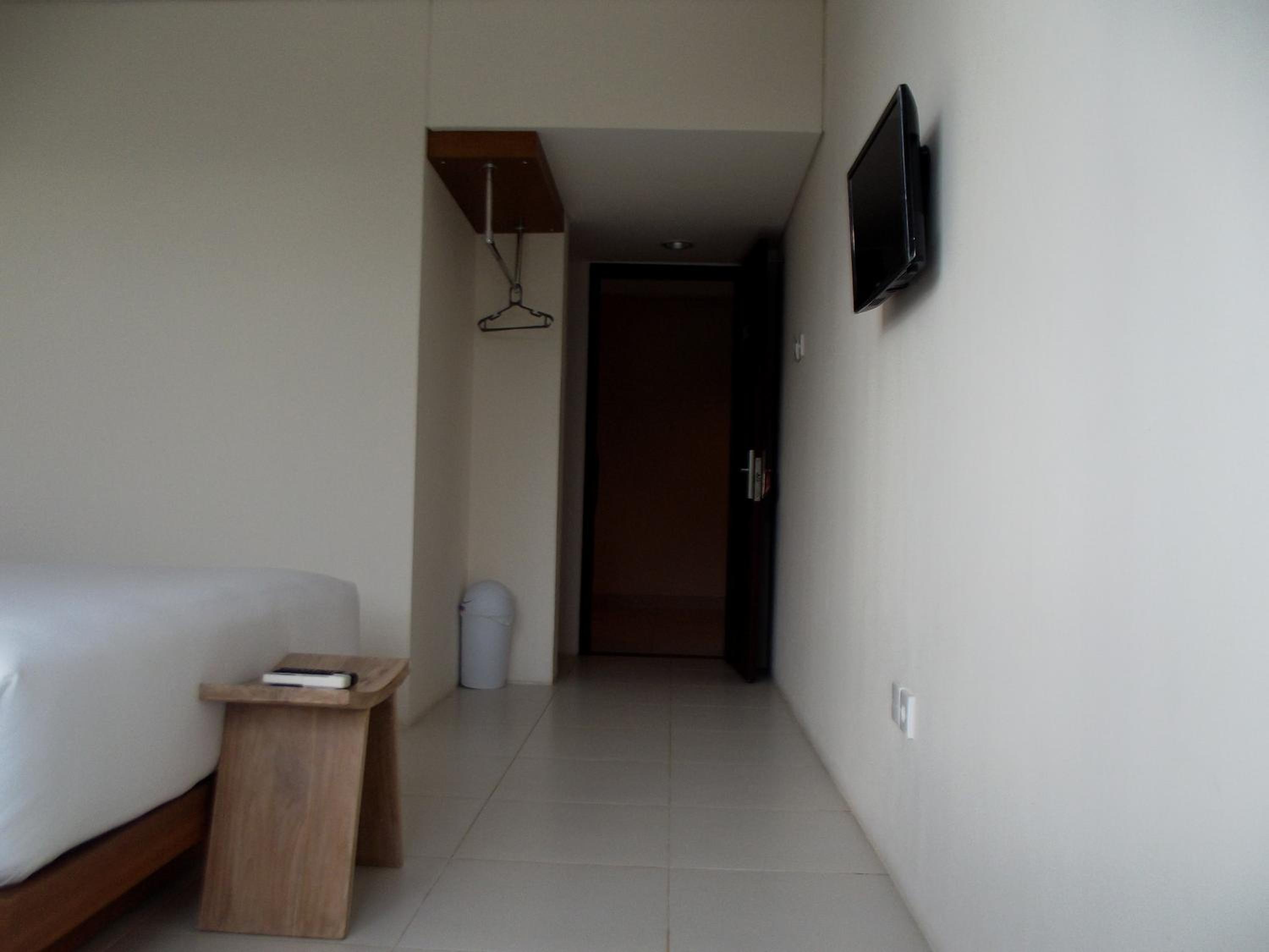 L Bajo Hotel 37/37