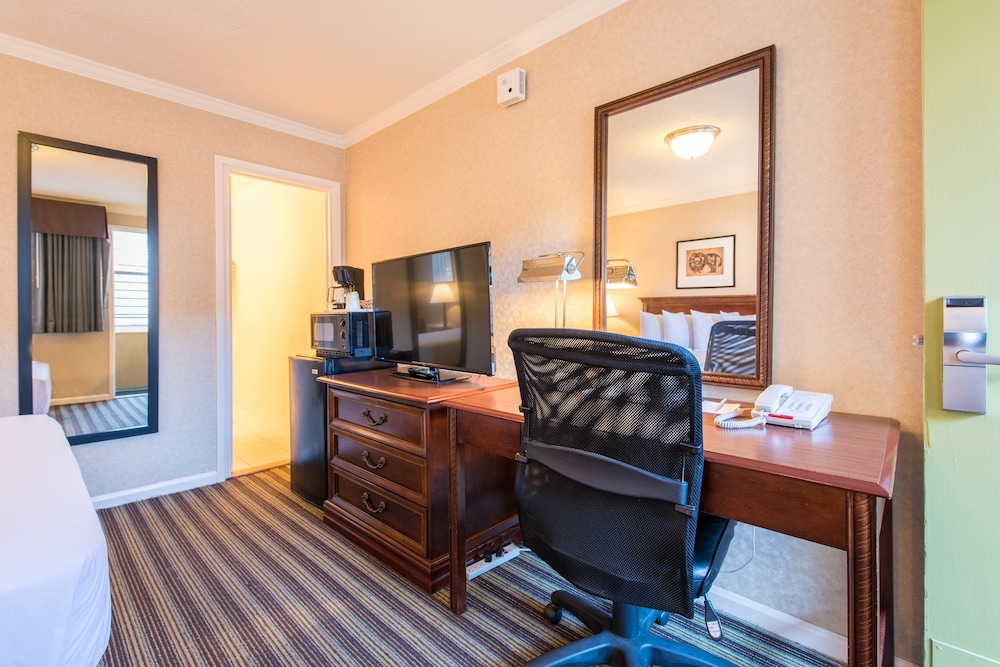 Best Western Civic Center Motor Inn 28/30