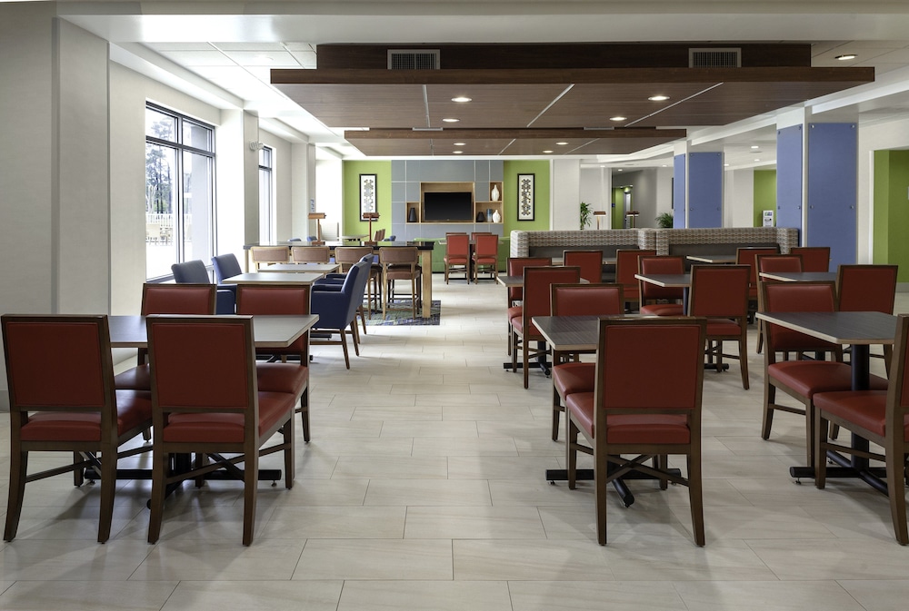 Holiday Inn Express Myrtle Beach-Broadway at the Beach 38/56