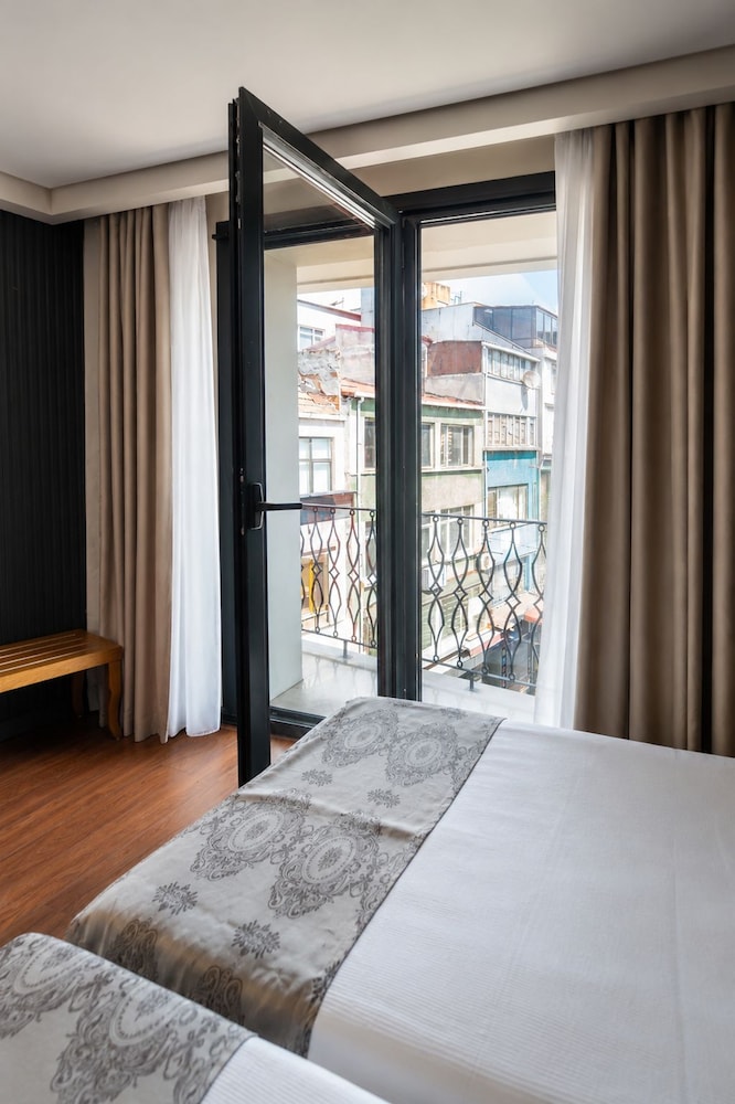غرفة رباعية، Eliza Hotel 8/10