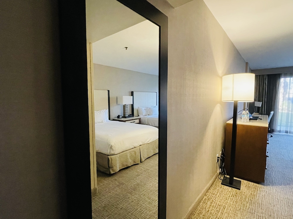 Doubletree By Hilton Fresno Convention Center 21/59