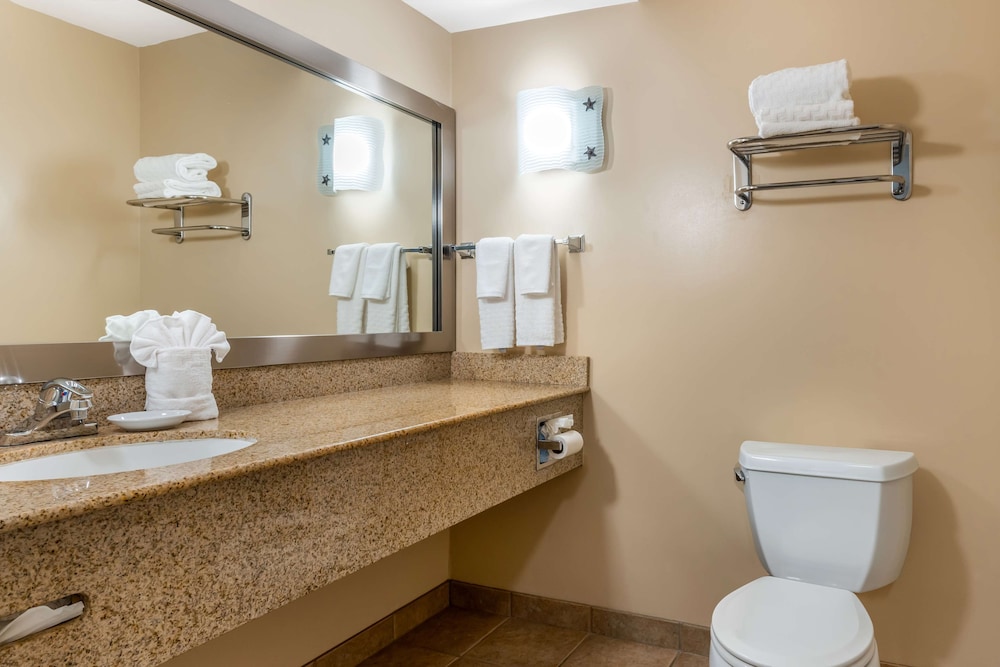 غرفة قياسية بسرير كينج لذوي الإعاقة، Best Western Plus Capitola By the Sea Inn Suites 6/8