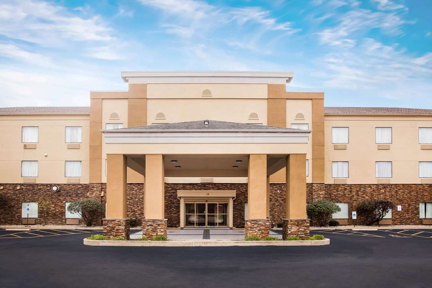 La Quinta Inn & Suites by Wyndham Pontoon Beach 1/37