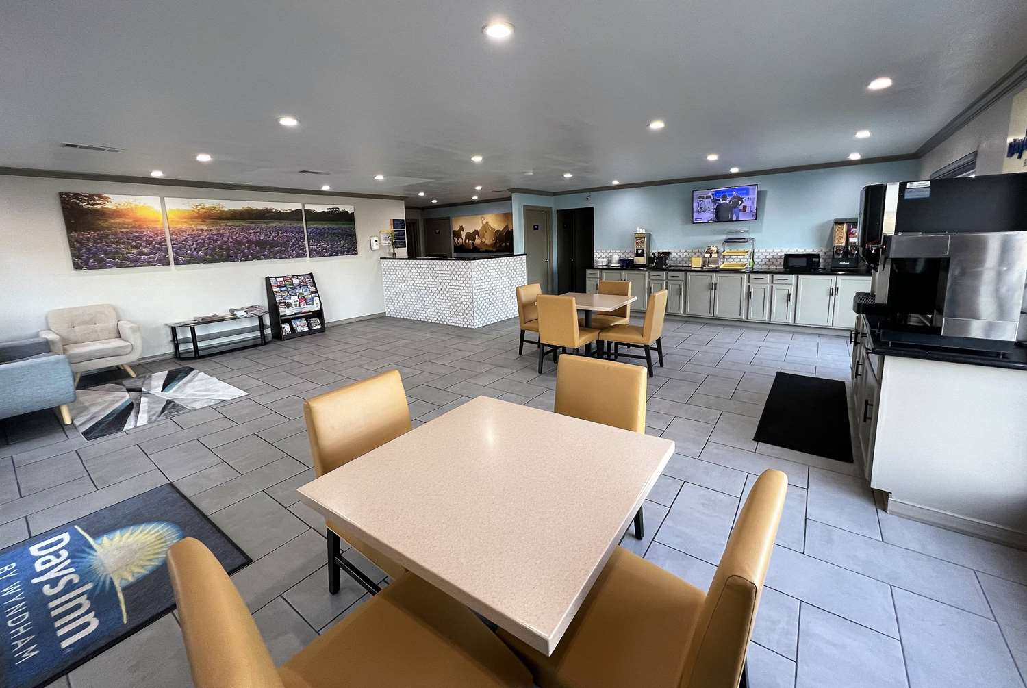 Days Inn By Wyndham Canton 34/43