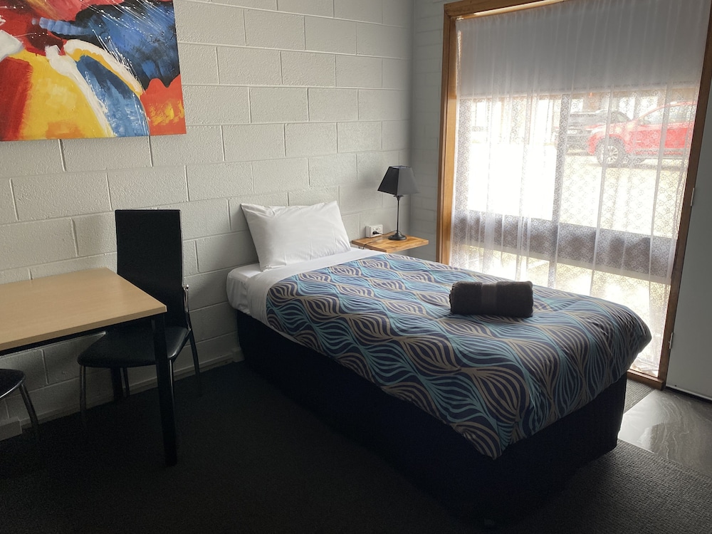 MARINER MOTEL 17/58