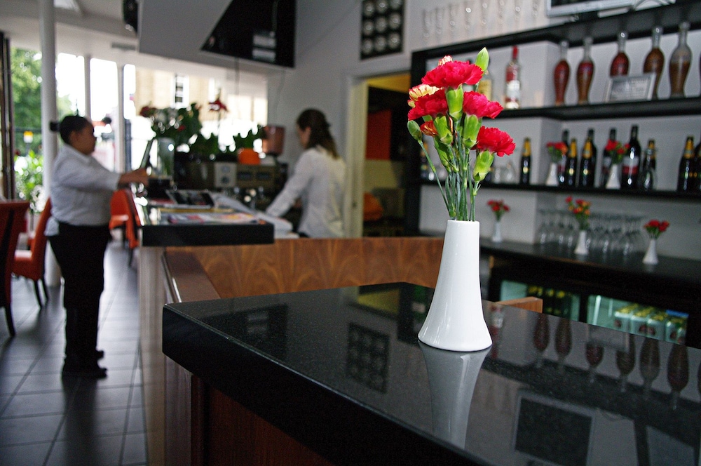 Islington Inn 43/58