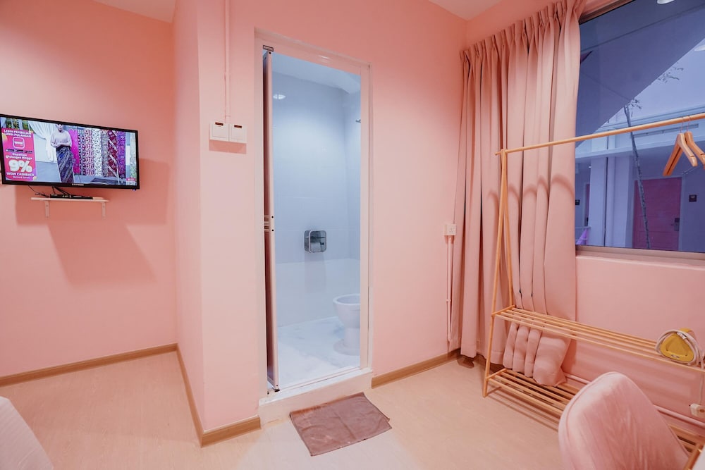 Pink Cabana Hotel 50/78