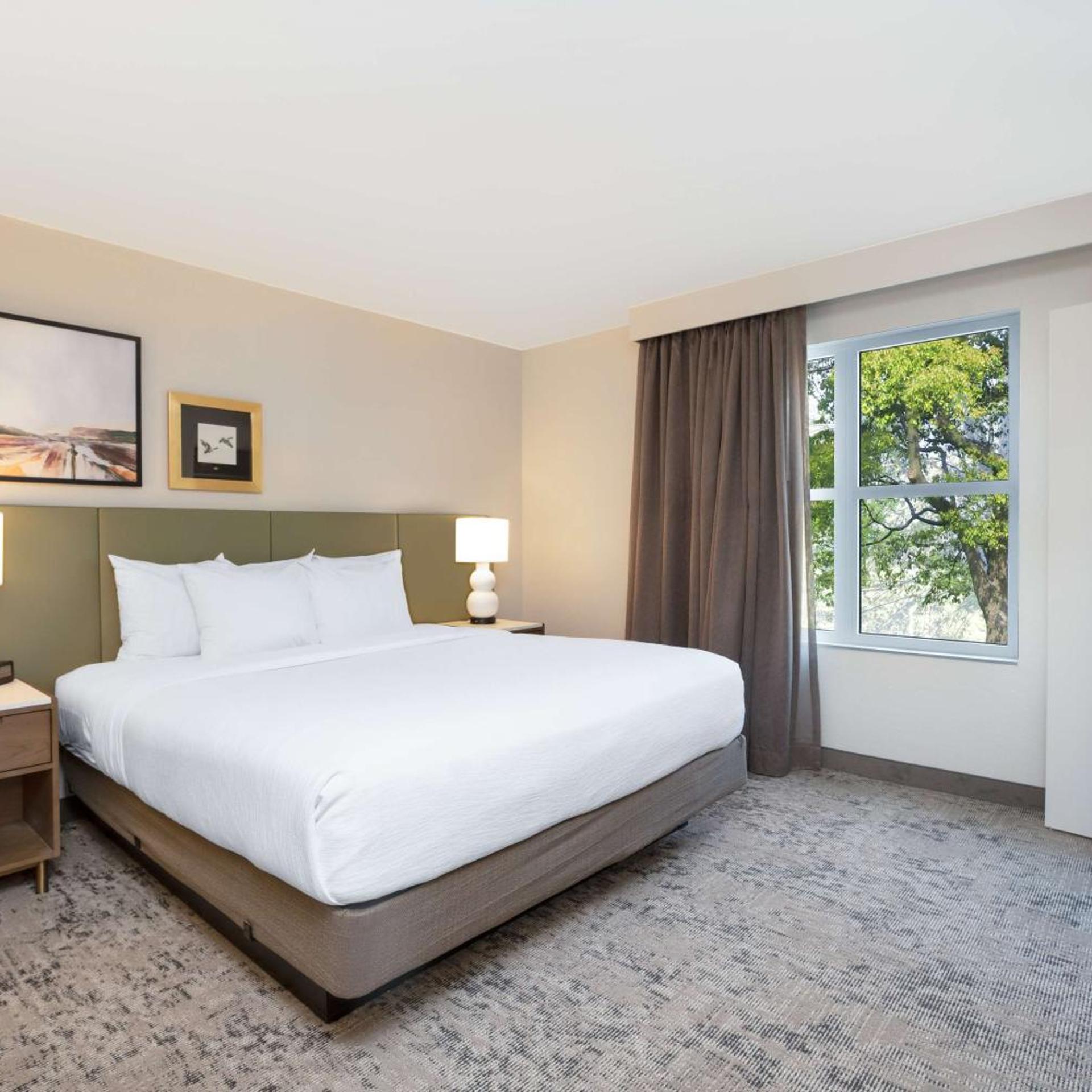 2 ROOMS, SUITE, KING BED, SOFA