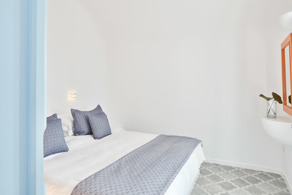 Astra Suites 16/50