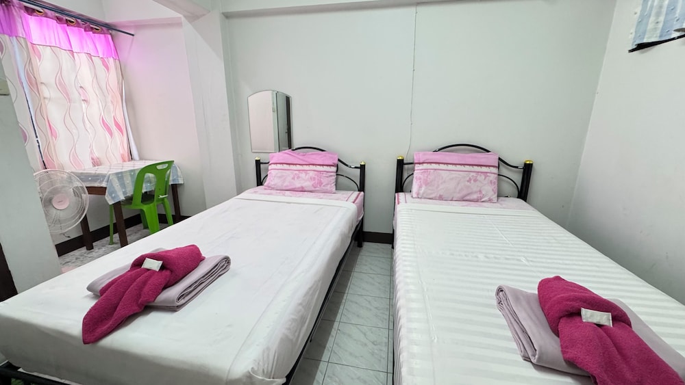 Room, Twin Beds, with Fan