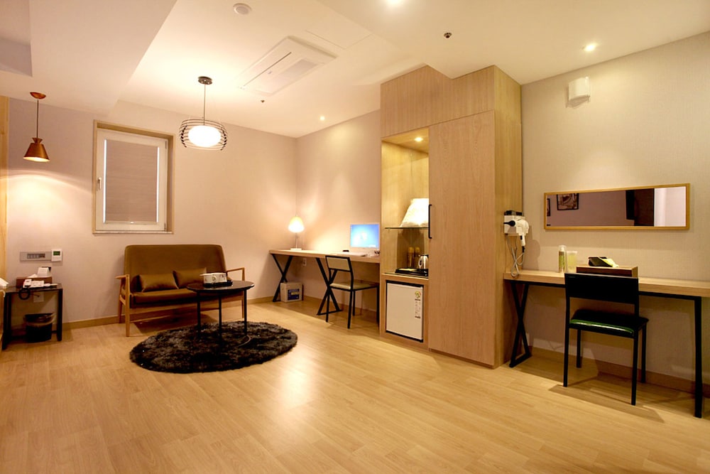 Mind Tourist Hotel 30/50