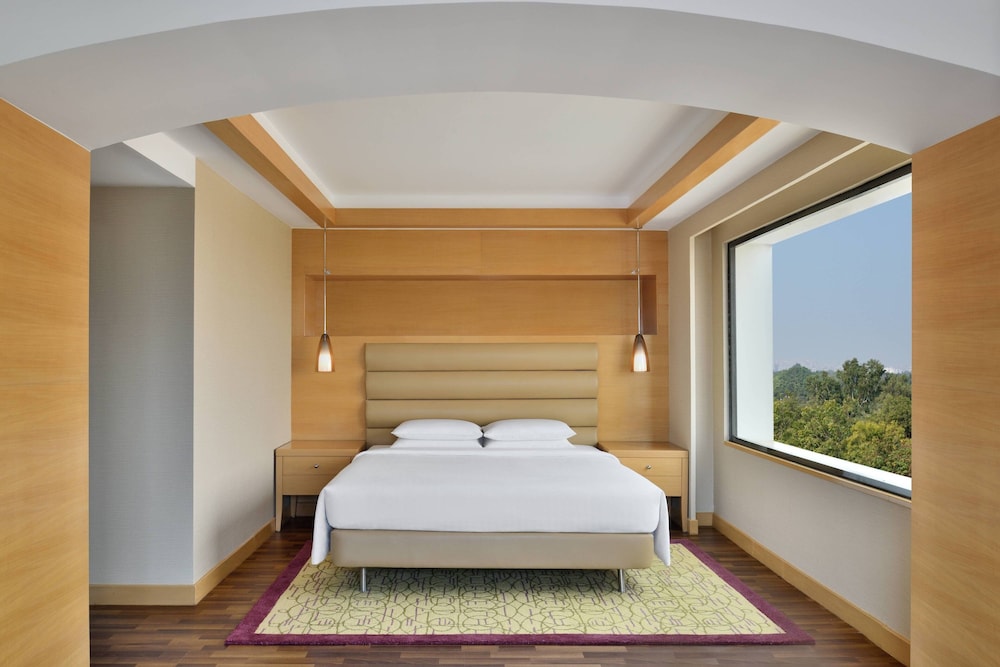 Courtyard By Marriott Chennai 11/38